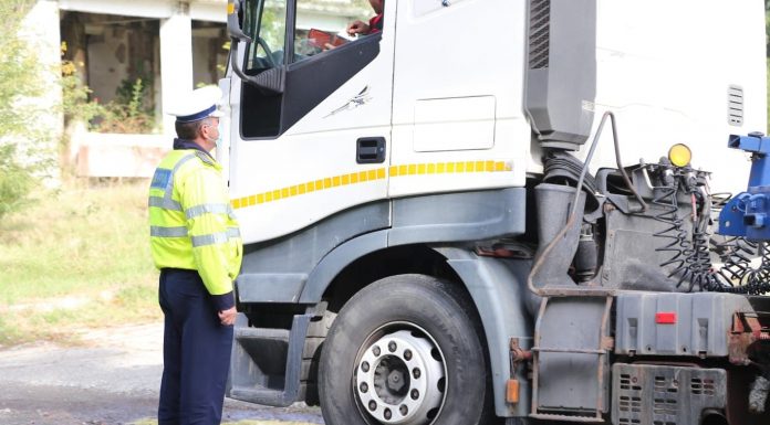 FOTO: Autovehiculele pentru transportul persoanelor sau mărfurilor, la control