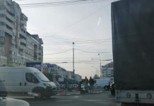 Biciclist lovit de mașină, bătrânul a ajuns la spital