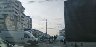 Biciclist lovit de mașină, bătrânul a ajuns la spital