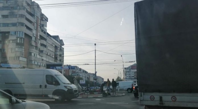 Biciclist lovit de mașină, bătrânul a ajuns la spital