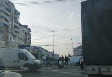 Biciclist la spital, după ce a fost lovit de mașină