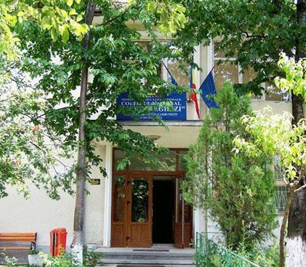 Profesoară confirmată cu coronavirus