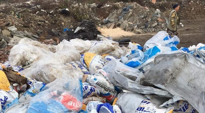 Deșeuri abandonate pe strada Termocentralei! S-a lăsat cu amenzi!