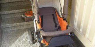 Prinsă după ce a furat un cărucior pentru copii din scara unui bloc