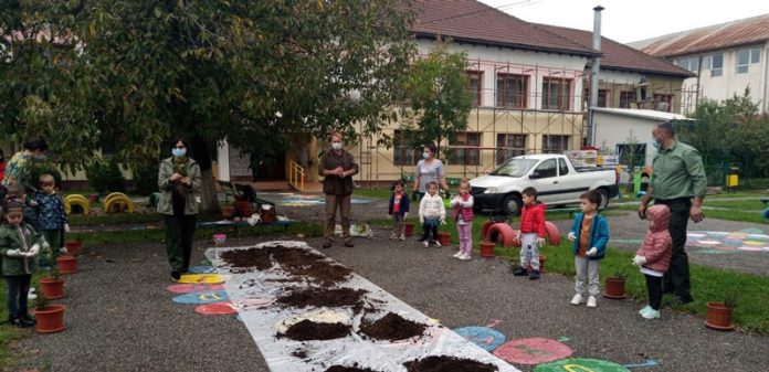 „PLANTĂM ȘI NATURA SALVĂM” – ACTIVITATE EXTRACURRICULARĂ DE PLANTARE DE BRĂDUȚI LA GRĂDINIȚA CU P. P. „MIHAI EMINESCU” Târgu-JIU