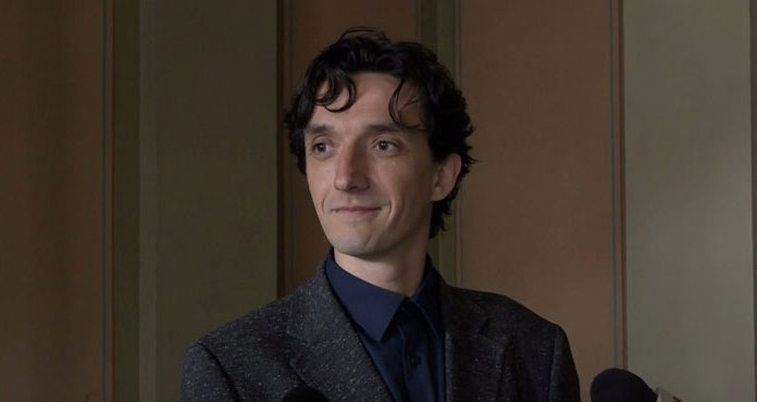 Directorul Teatrului Dramatic ,,Elvira Godeanu” și-a fluturat demisia în fața primarului