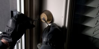 La 14 ani, reținuți pentru furt, prejudiciul, de peste 12.000 de lei