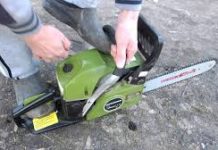 Reținut după ce și-a amenințat vecina cu drujba