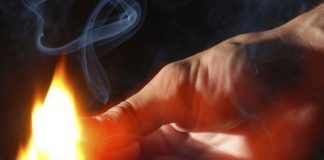 S-a răzbunat pe unchiul său, dându-i foc la casă