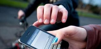 Tânără tâlhărită și lăsată fără telefonul mobil