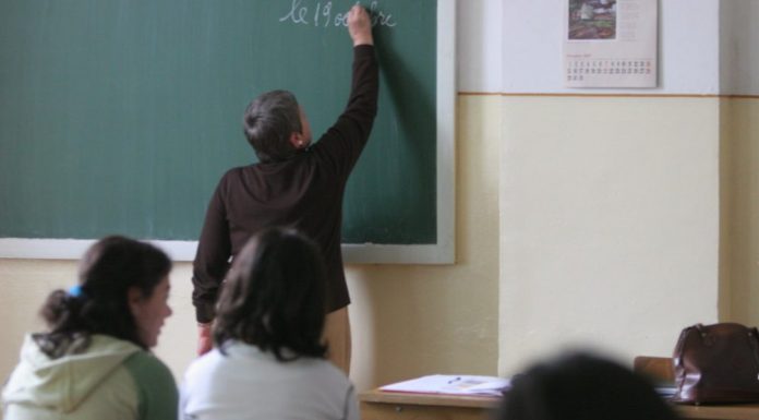 Sindicatele din învățământ solicită anularea Instrucțiunii privind testarea elevilor cu teste din salivă