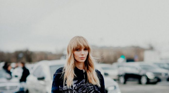 Idei de a purta rochiile de vară în ținutele de toamnă