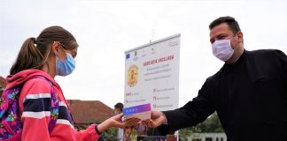 Tablete gratuite pentru 30 de elevi din Alimpești