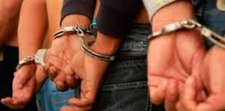 Trei tineri din Buzău au furat bani dintr-o sală de păcănele