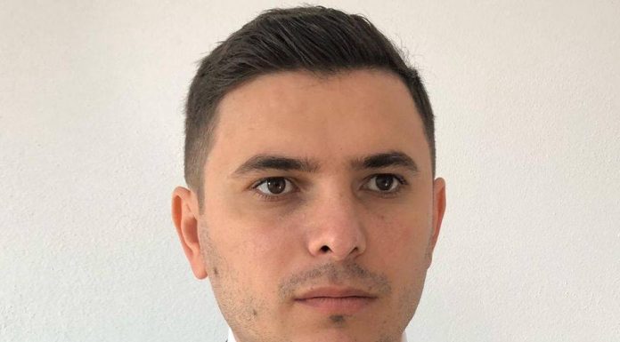 A renunțat la mandatul de consilier local