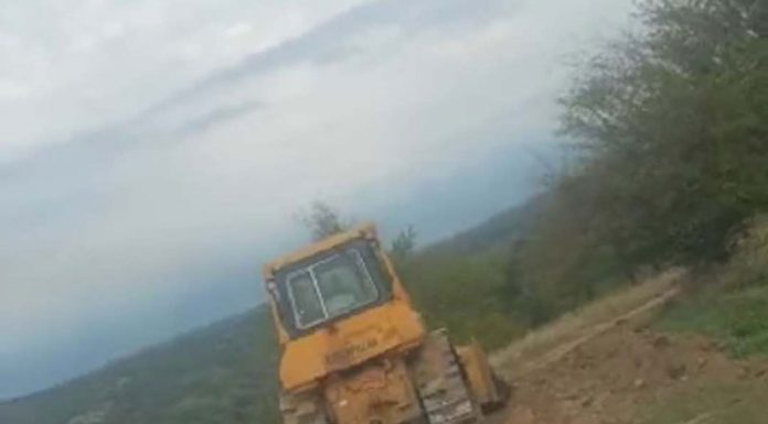 Amenajarea drumului de pământ spre biserica arsă din Scoarța, cu zero cheltuieli