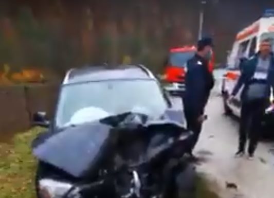 FOTO: Accident cu trei victime pe Defileul Jiului
