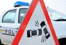 Bărbat decedat, după ce s-a izbit cu mașina de un gard din beton