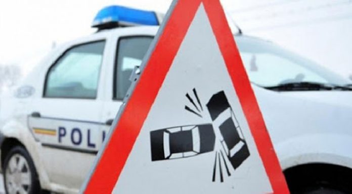 Bărbat decedat, după ce s-a izbit cu mașina de un gard din beton