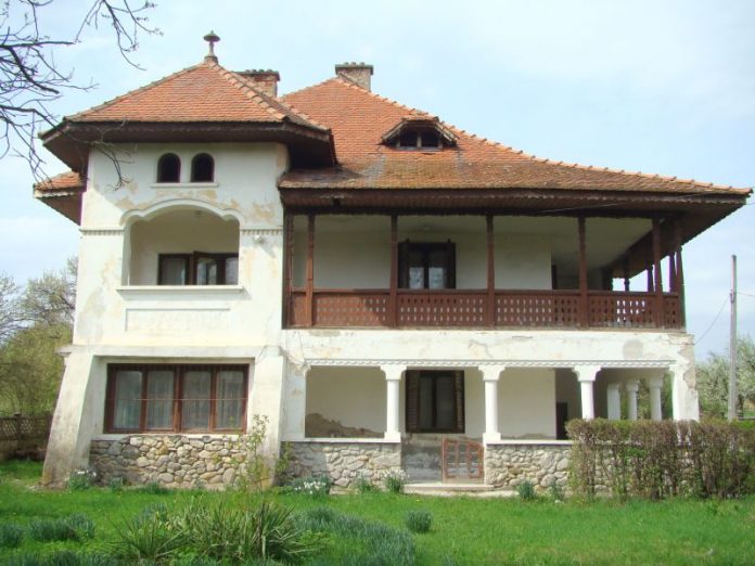 Casa_memoriala_Ion_Popescu_Voitesti_(12)