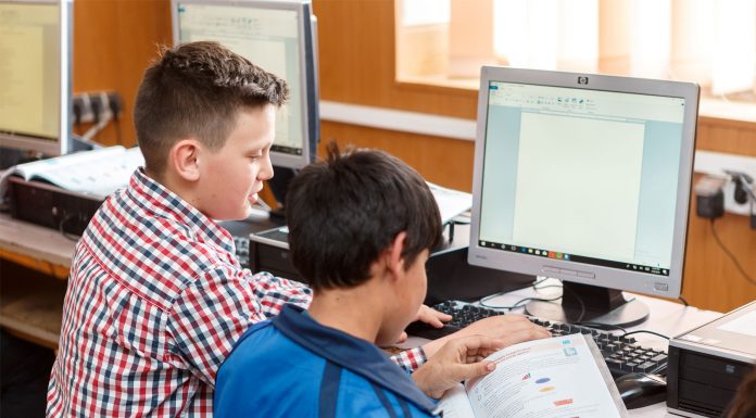 Liceele din Peștișani și Baia de Fier, printre laureații programului ,,Dăm Click pe România 2020”