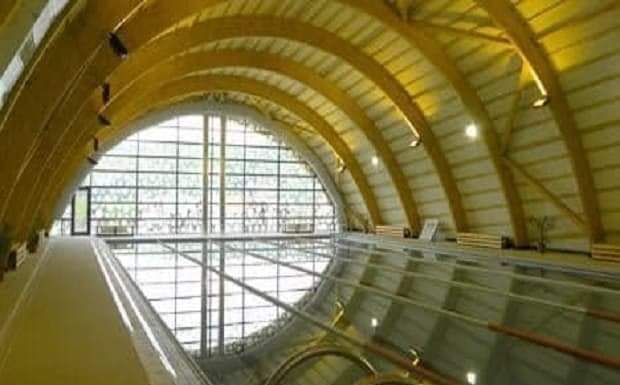 S-a stabilit constructorul bazinului acoperit de înot de la Târgu Jiu!