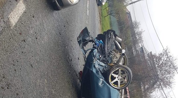 FOTO: S-a răsturnat cu mașina