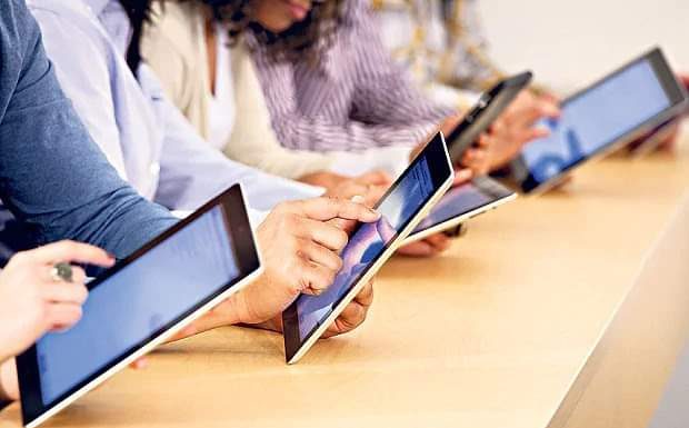 Tablete grafice pentru elevii din Turceni