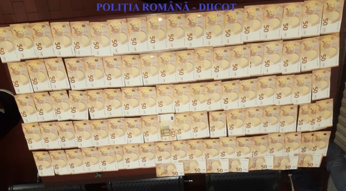 FOTO: Gorjeni REȚINUȚI pentru trafic de persoane, TRAFIC de MINORI, PROXENETISM. Unul dintre inculpați, ridicat de pe un aeroport din Capitală