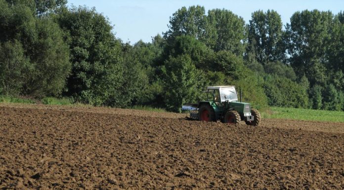 Agricultura de înțelesul tuturor – Iată de ce trebuie arat terenul toamna