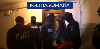 Trei bărbați, ÎNCĂTUȘAȚI pentru CĂMĂTĂRIE și ȘANTAJ. 18 persoane, prejudiciate cu 300.000 de lei