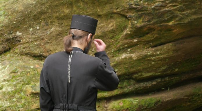 PANICĂ! Călugăr cu Covid, internat la Psihiatria Cărbunești, a fugit din spital!