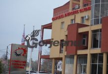 O salariată a CEO executiv a intrat în grevă de avertisment