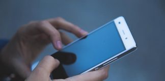 Consiliere telefonică pentru părinți și elevi și planuri de intervenție personalizate pentru fiecare școală