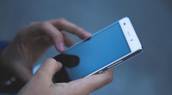 Consiliere telefonică pentru părinți și elevi și planuri de intervenție personalizate pentru fiecare școală