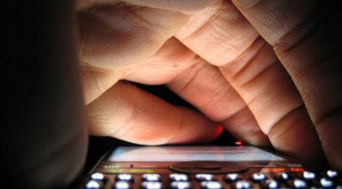 A rămas fără telefonul mobil, după ce l-a lăsat nesupravegheat în coșul de cumpărături