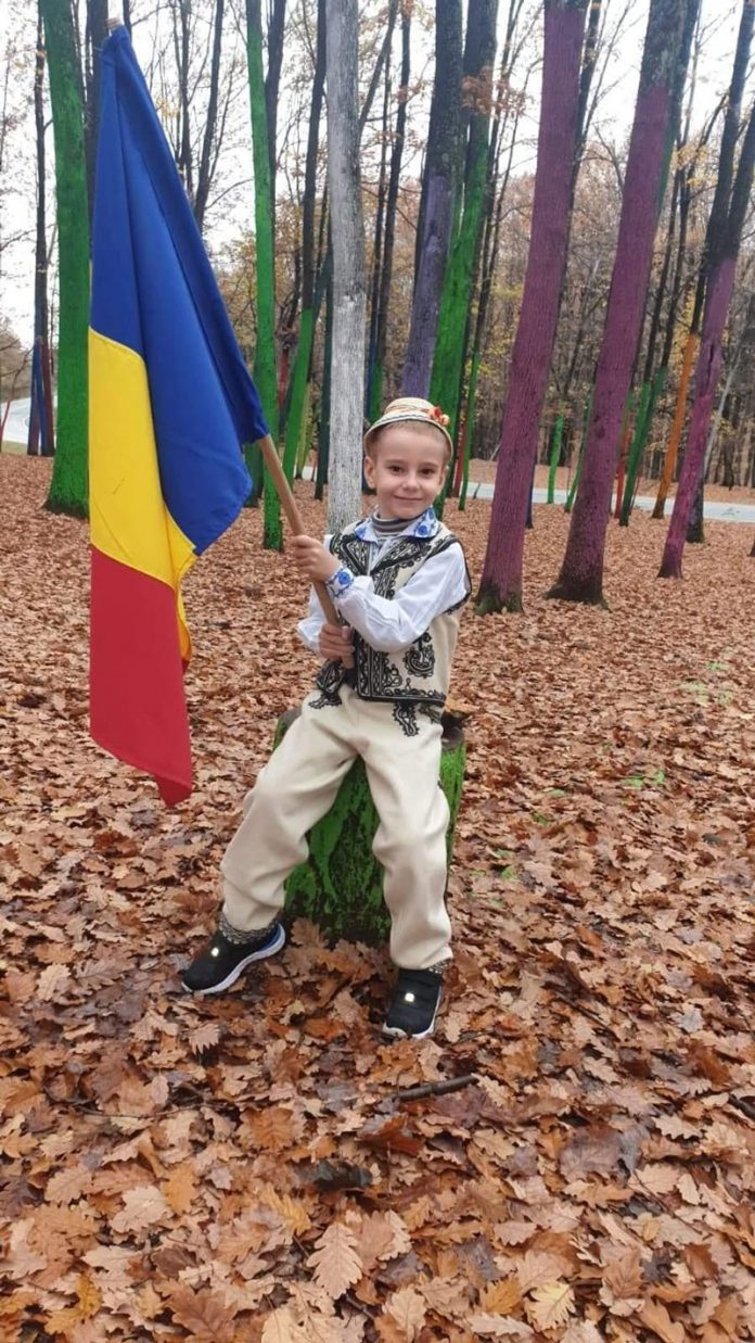 VIDEO: Ziua Națională a României, marcată în avans de preșcolarii grupei mari ai Grădiniței Nr. 31 Târgu-Jiu