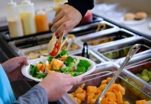 Programul „Masă caldă în școli”, extins