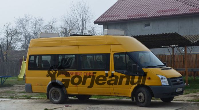 Șoferul de pe microbuzul școlar din Târgu Cărbunești are COVID-19