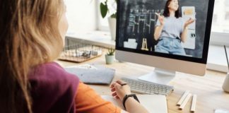 Peste 40% dintre elevii gorjeni fac școală online