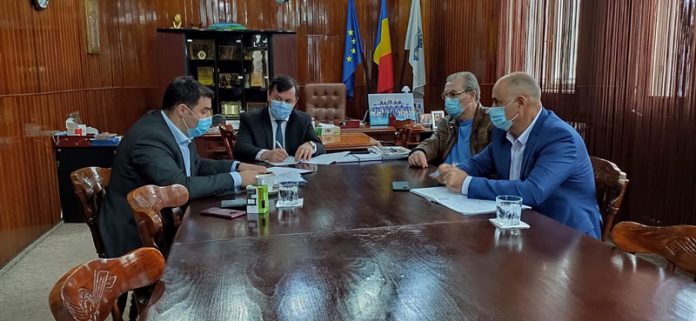 Târgu-Jiu – Contractul pentru serviciile de proiectare a investiției de modernizare a transportului în comun, semnat!