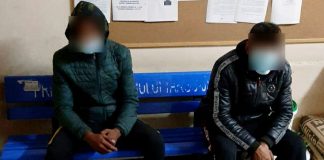 Tinerii care au distrus panourile de afișaj electoral din Târgu-Jiu, prinși de agenții de la Locală