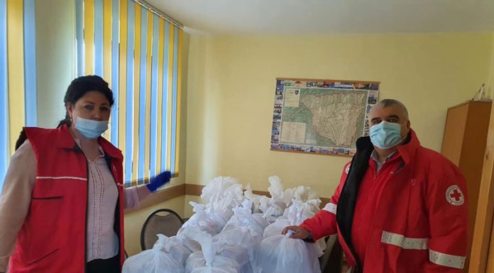 30 de copii din Bălești au primit masă caldă pe un proiect CEZ-Crucea Roșie Gorj