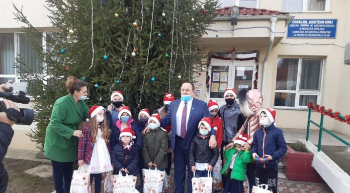 Cadourile Fundației Tudor Vladimirescu și ale Asociației Oamenilor de Afaceri Gorjeni, și la copiii din Centrul Maternal
