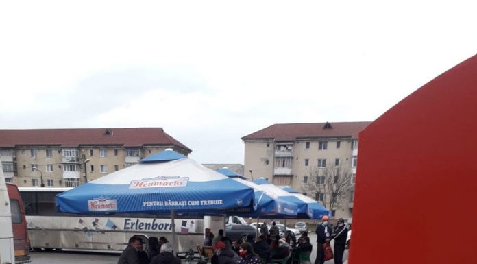 Minerii, claie peste grămadă în parcarea din Motru! Programul schimbat pentru stat la bere