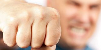 Și-a luat soția la bătaie, după ce a consumat alcool