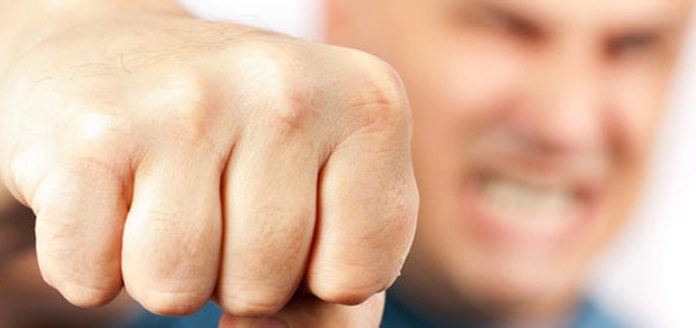 Și-a luat soția la bătaie, după ce a consumat alcool