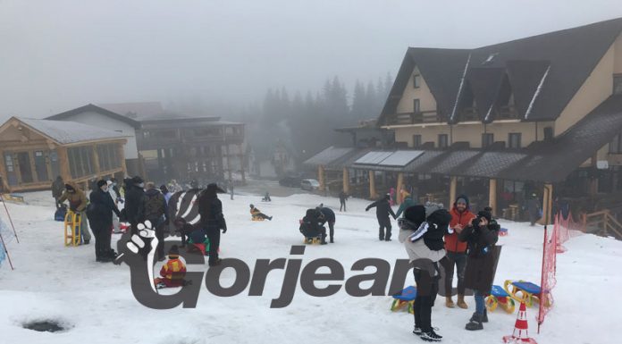 Turiști la Rânca pe pârtie cu gândul la votare!