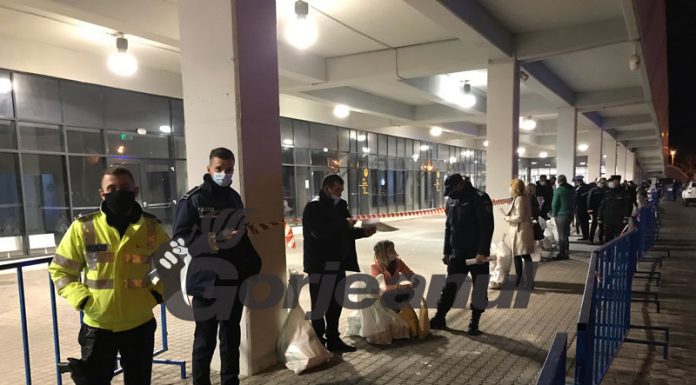 Predarea sacilor cu buletine – tot la coadă!