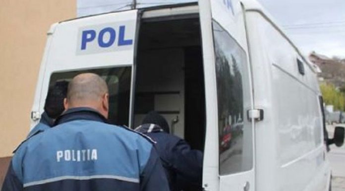 Scandal într-o societate comercială, tânăr dus în arest